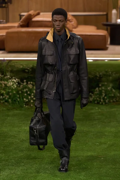 Look 77
